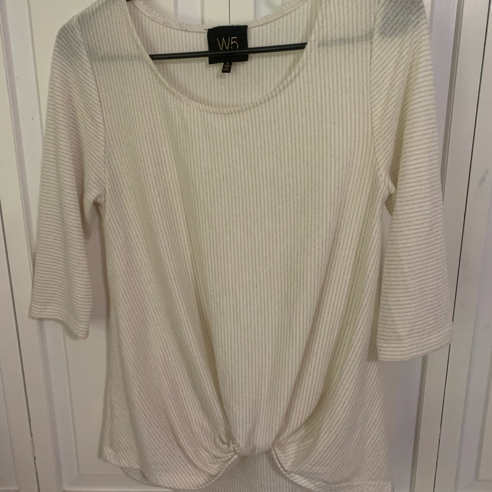W5 brand ties up top. Gold fleck stripes.